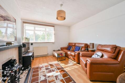 Holsgrove Court, Acton, London, W3