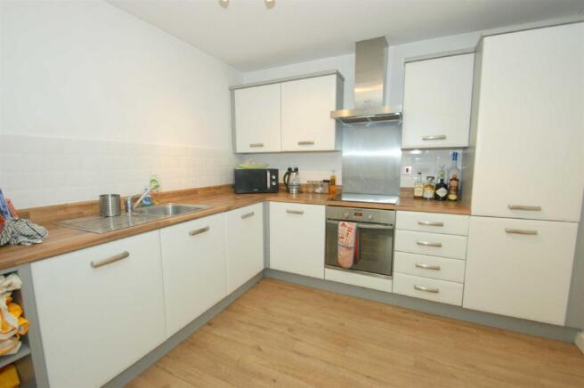 2 bed Flat for sale Image 6