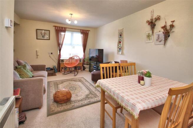 Dining/Lounge Area