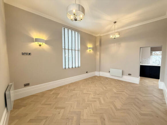 3 bed Flat to rent Image 6