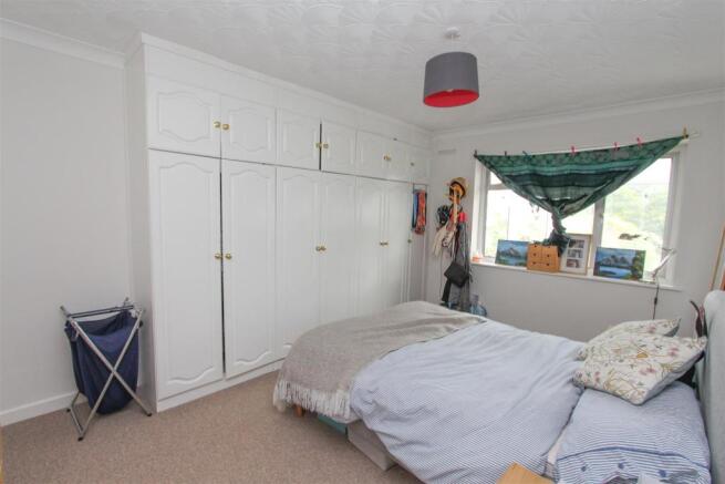 Bedroom 1.jpg