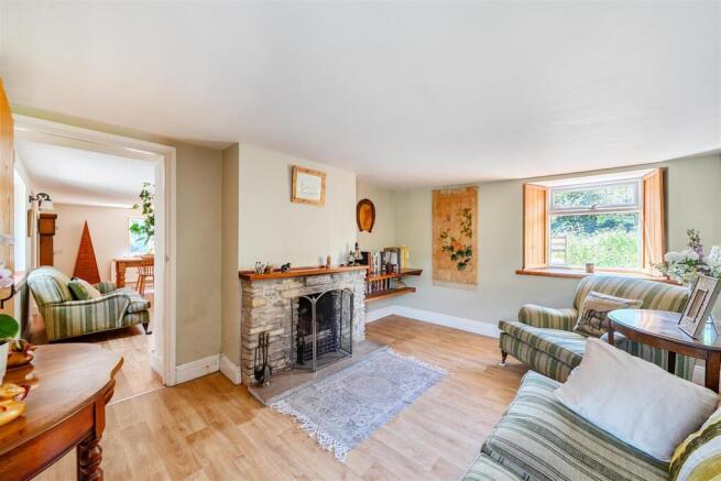 Sitting/dining room