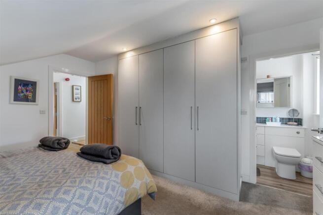 2 bed Apartment for sale Image 10