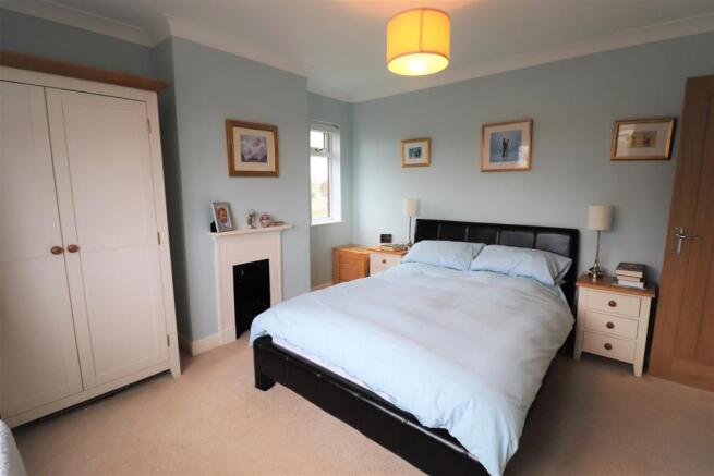 Bedroom 1.jpg
