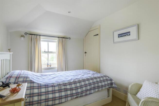 Bedroom 2 (2).jpg