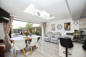 15, Petrel Close, Penarth CF64 5FT