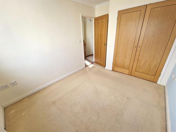 PRINCIPAL BEDROOM: