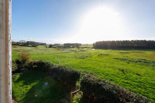 4 bed Detached for sale Image 7