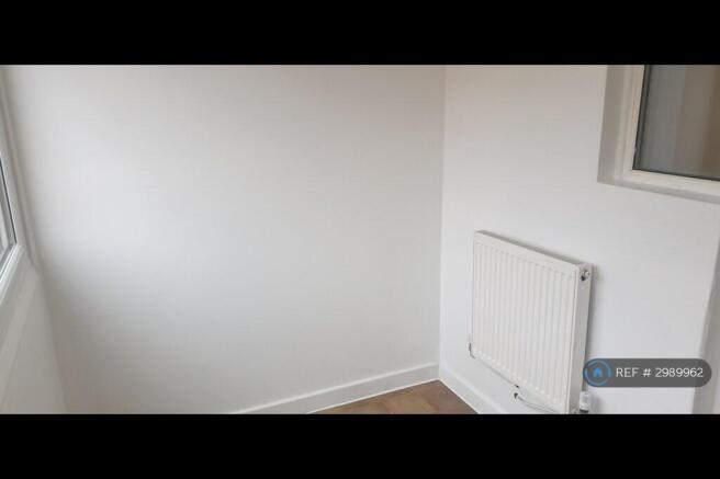 3 bed Terraced to rent Image 8