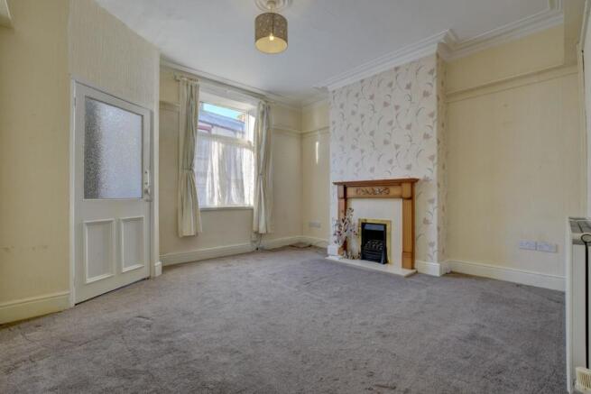 Living Room - 1.jpg