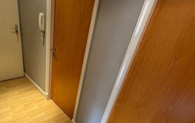 2 bed Apartment to rent Image 6