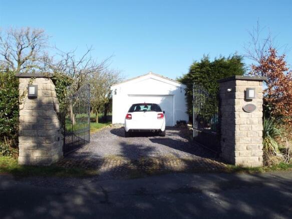 Detached Garage