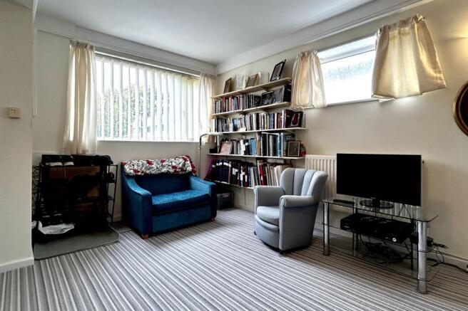 Chorlton Drive, Cheadle, SK8 photo 4