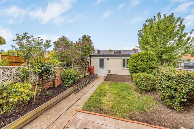 39 Wallisdean Avenue, Baffins-Small-PorticoMarketi