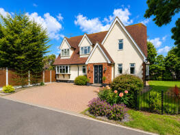 65, Harewood Avenue, Rochford SS4 3BH