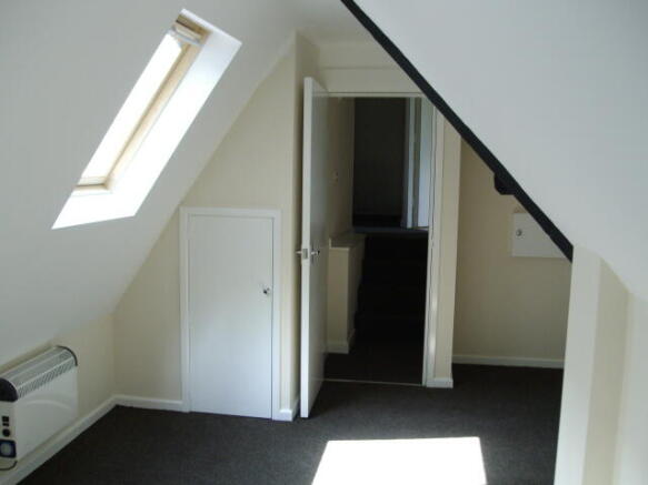 2 bed Flat to rent Image 5