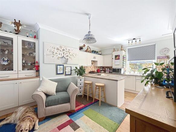 3 bed Terraced for sale Image 5