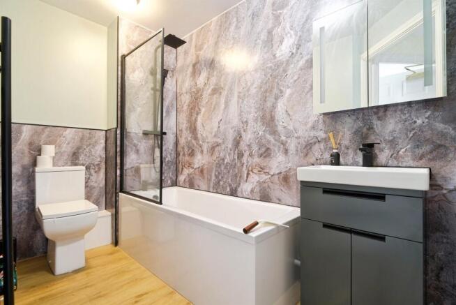 2 bed Apartment for sale Image 8