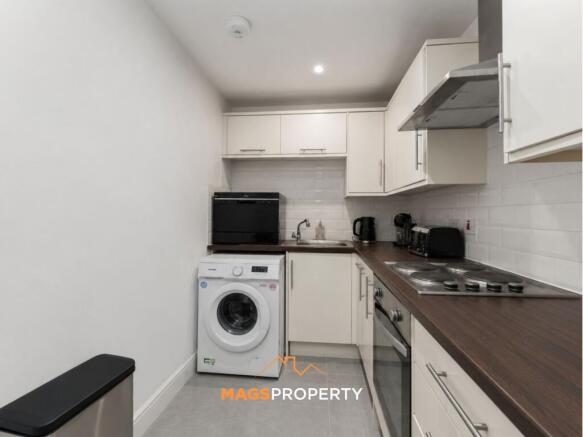 Kitchen / Lounge