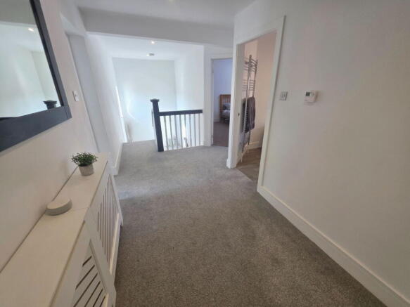 5 bed Detached for sale Image 11