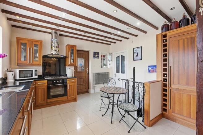 5 bed Detached for sale Image 12