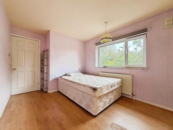 3 bed Semi-Detached for sale Image 12