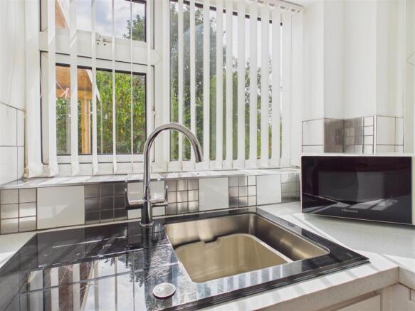 3 bed Semi-Detached for sale Image 4
