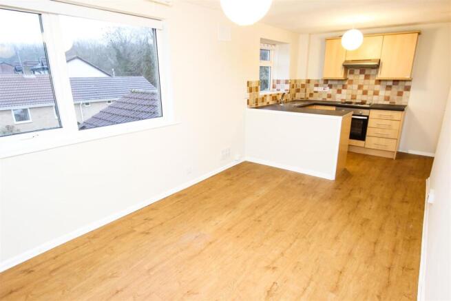 OPEN PLAN LIVING/ DINING/ KITCHEN AREA