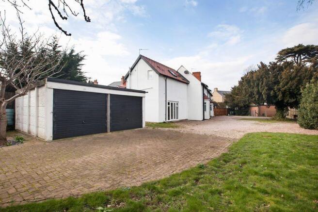 driveway/garage