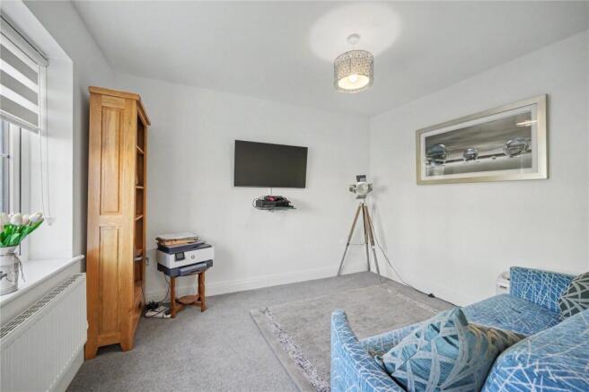 5 bed Detached for sale Image 8