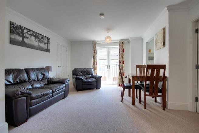 2 bed Apartment for sale Image 2