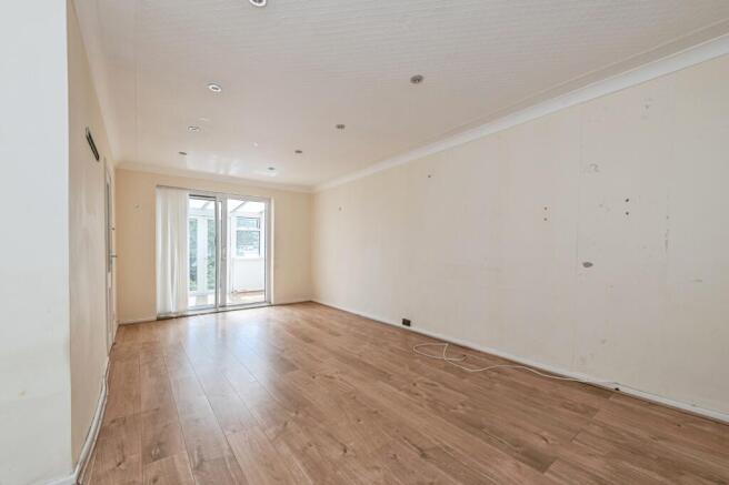 3 bed Semi-Detached for sale Image 4