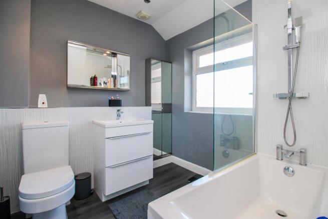 BATHROOM/W.C.