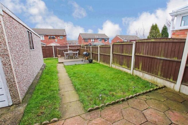 ENCLOSED REAR GARDEN