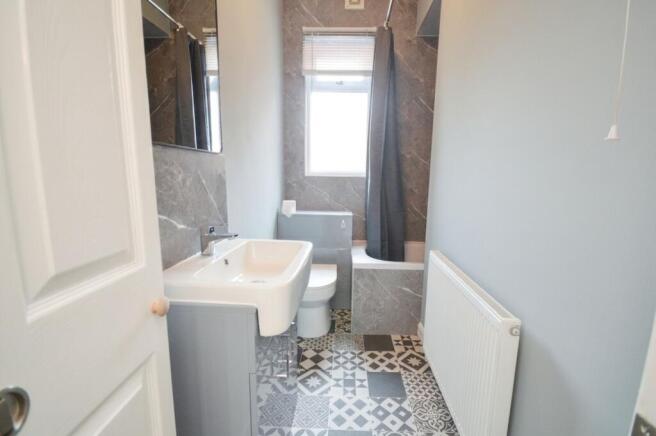 2 bed Terraced to rent Image 4