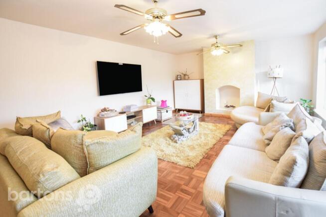 4 bed House for sale Image 4