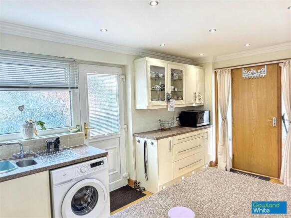 2 bed Detached Bungalow for sale Image 6