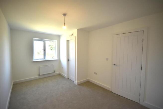 4 bed Detached for sale Image 7