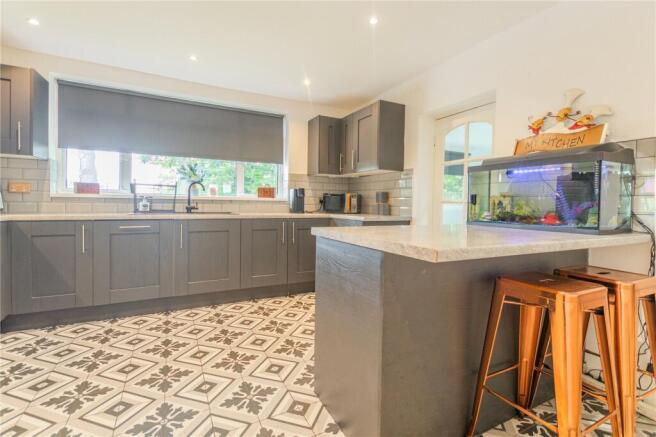 4 bed Semi-Detached for sale Image 10