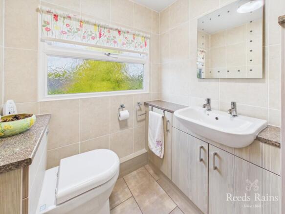 4 bed Bungalow for sale Image 11