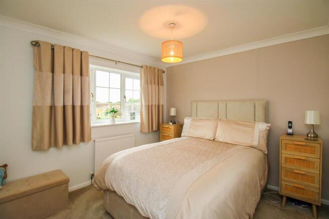 4 bed Detached for sale Image 8