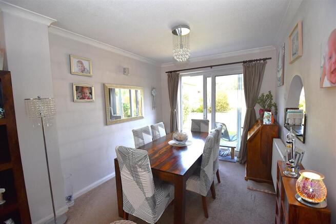 Highcliff Crescent, Rochford photo 4