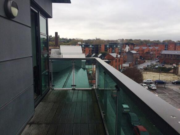 2 bed Flat to rent Image 12