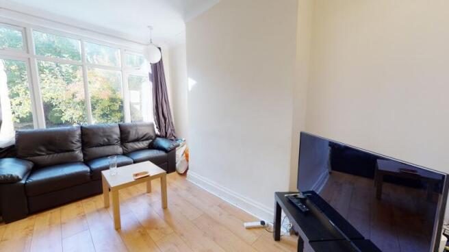 4 bed Semi-Detached to rent Image 4