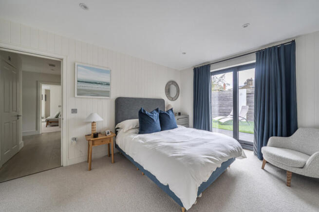 1432308-7-69c6571...