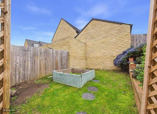 4 bed Detached for sale Image 10