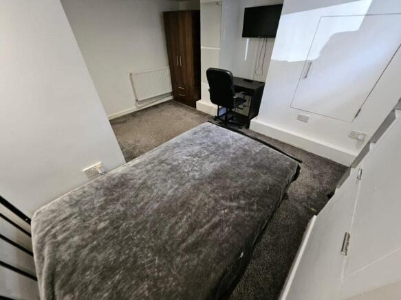 4 bed Terraced to rent Image 10