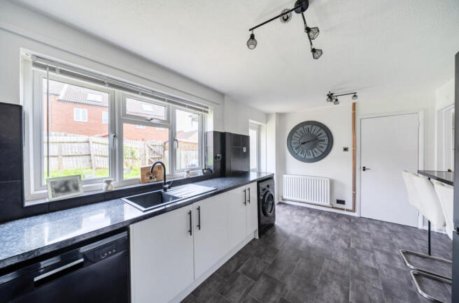 Dukes Close, Wincanton, BA9 photo 4