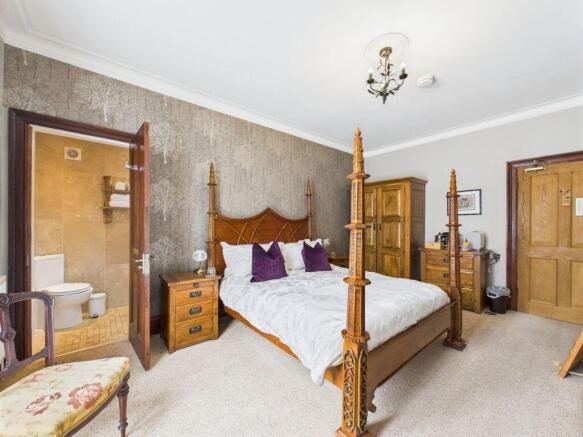 8 bed Semi-Detached for sale Image 5