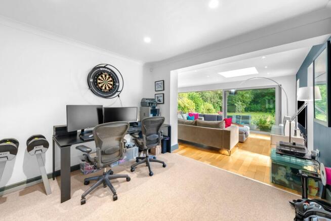 4 bed Detached for sale Image 12